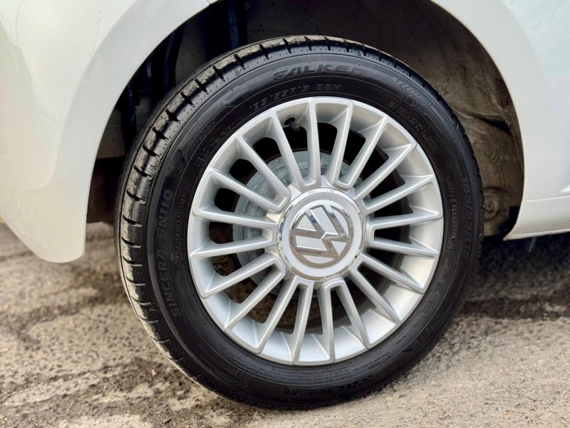 VOLKSWAGEN UP