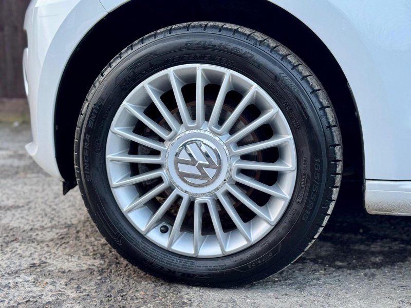 VOLKSWAGEN UP