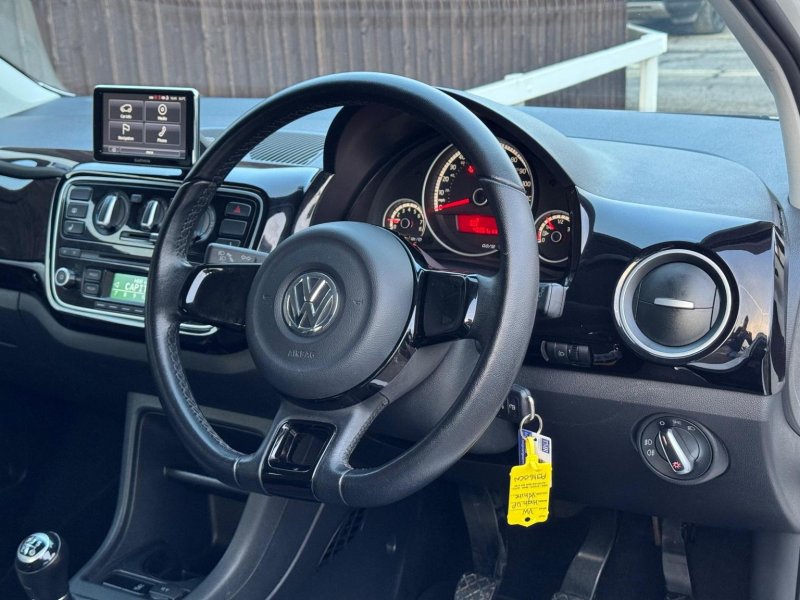 VOLKSWAGEN UP