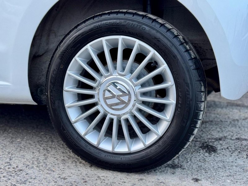 VOLKSWAGEN UP