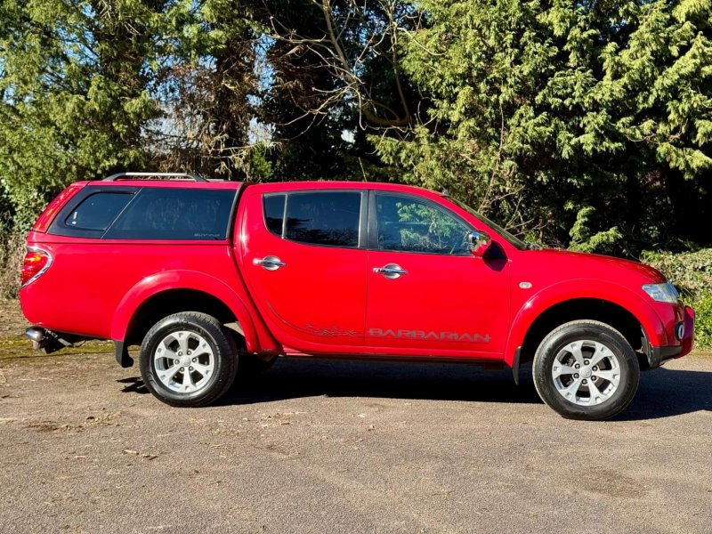 MITSUBISHI L200