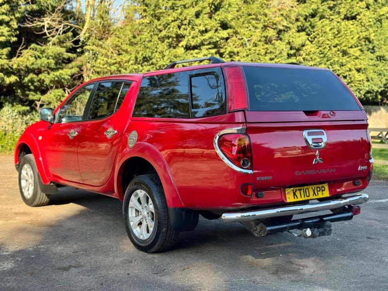 MITSUBISHI L200