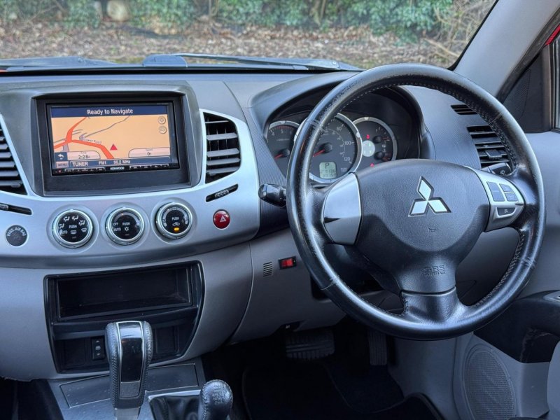 MITSUBISHI L200