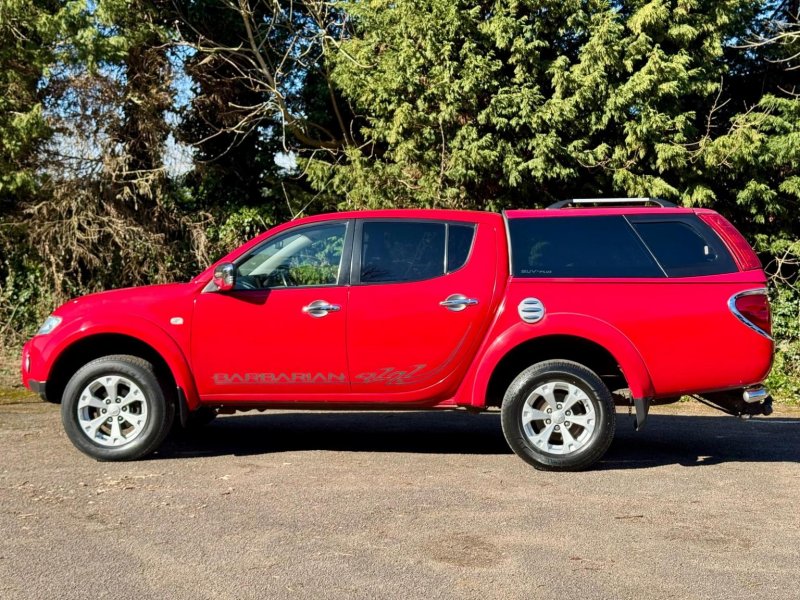 MITSUBISHI L200