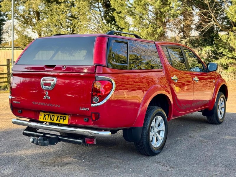 MITSUBISHI L200