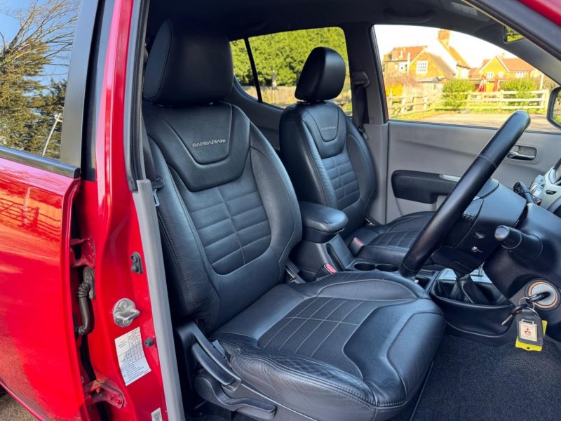 MITSUBISHI L200
