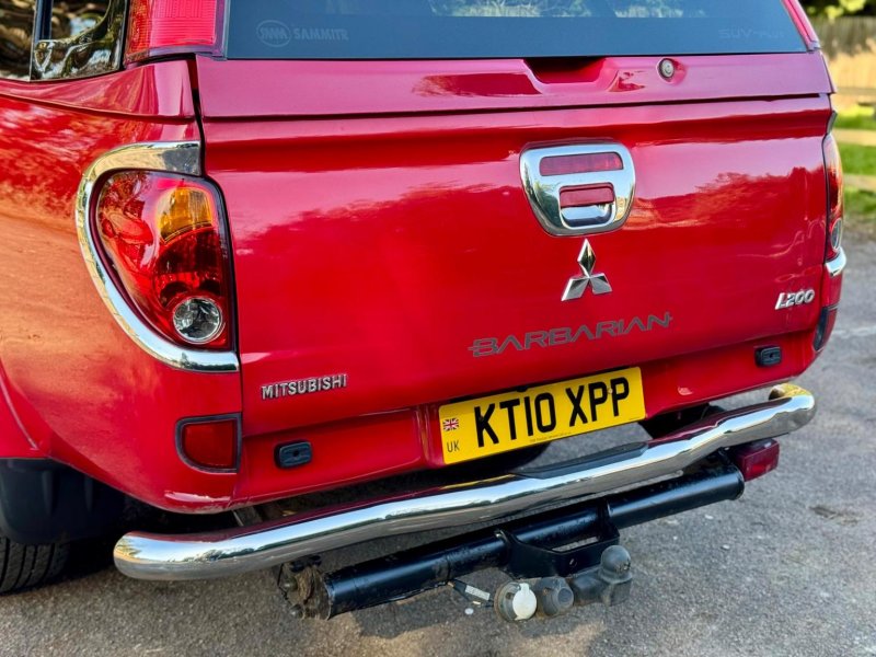 MITSUBISHI L200