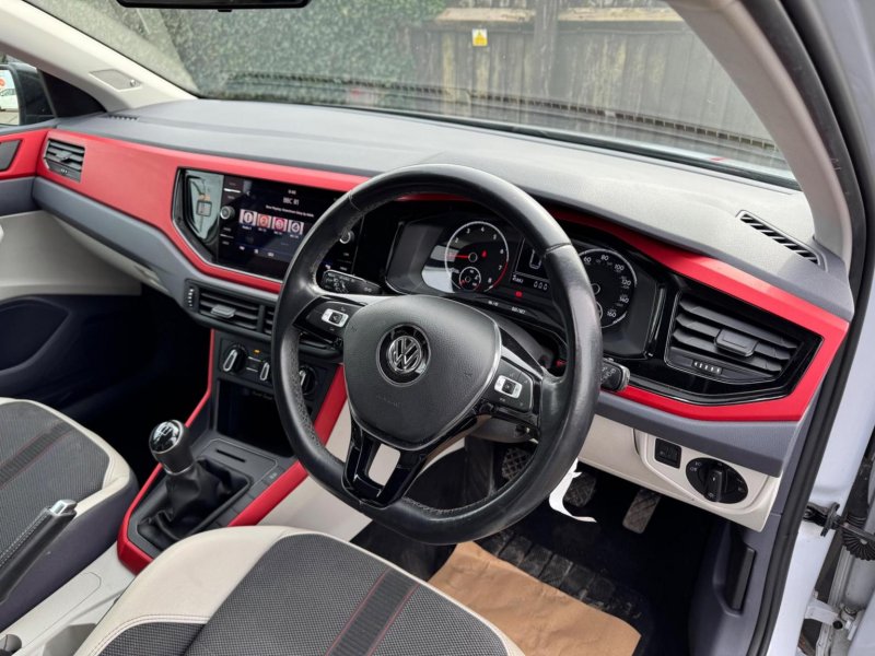 VOLKSWAGEN POLO